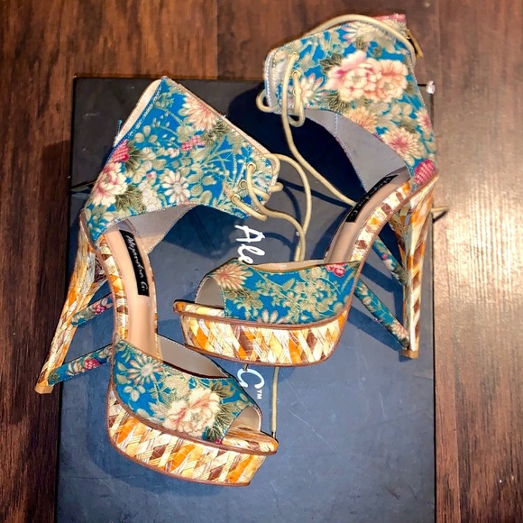 Alejandra G. ‘Yesi’ Floral High Sandal Brand New - Picture 2 of 7